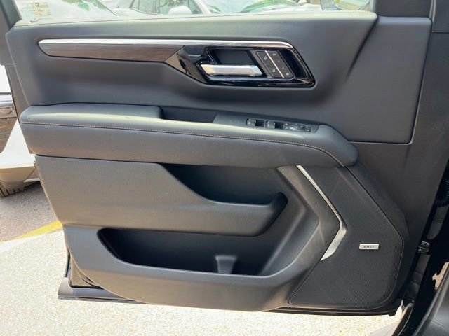 2025 Chevrolet Suburban Premier - Photo 21