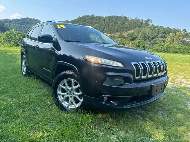Used 2014 Black Jeep Latitude image 2