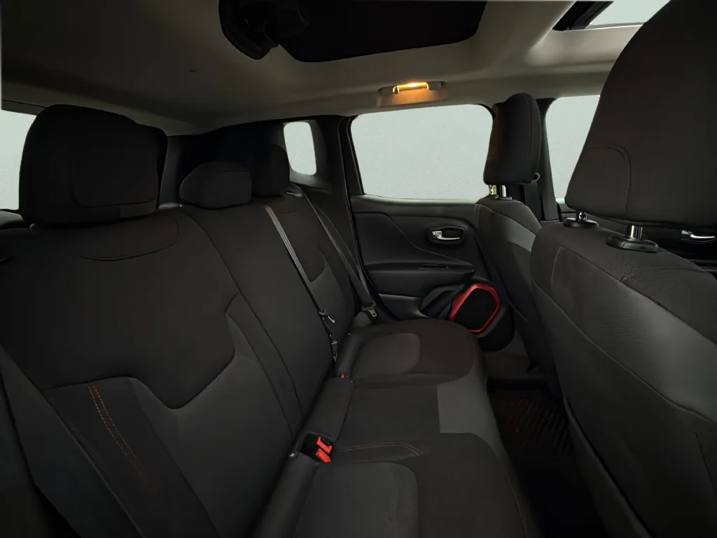 Used 2016 Alpine White Jeep Trailhawk image 21