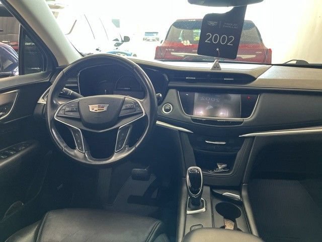 Used 2018 HARBOR BLUE METALLIC Cadillac Luxury FWD image 17