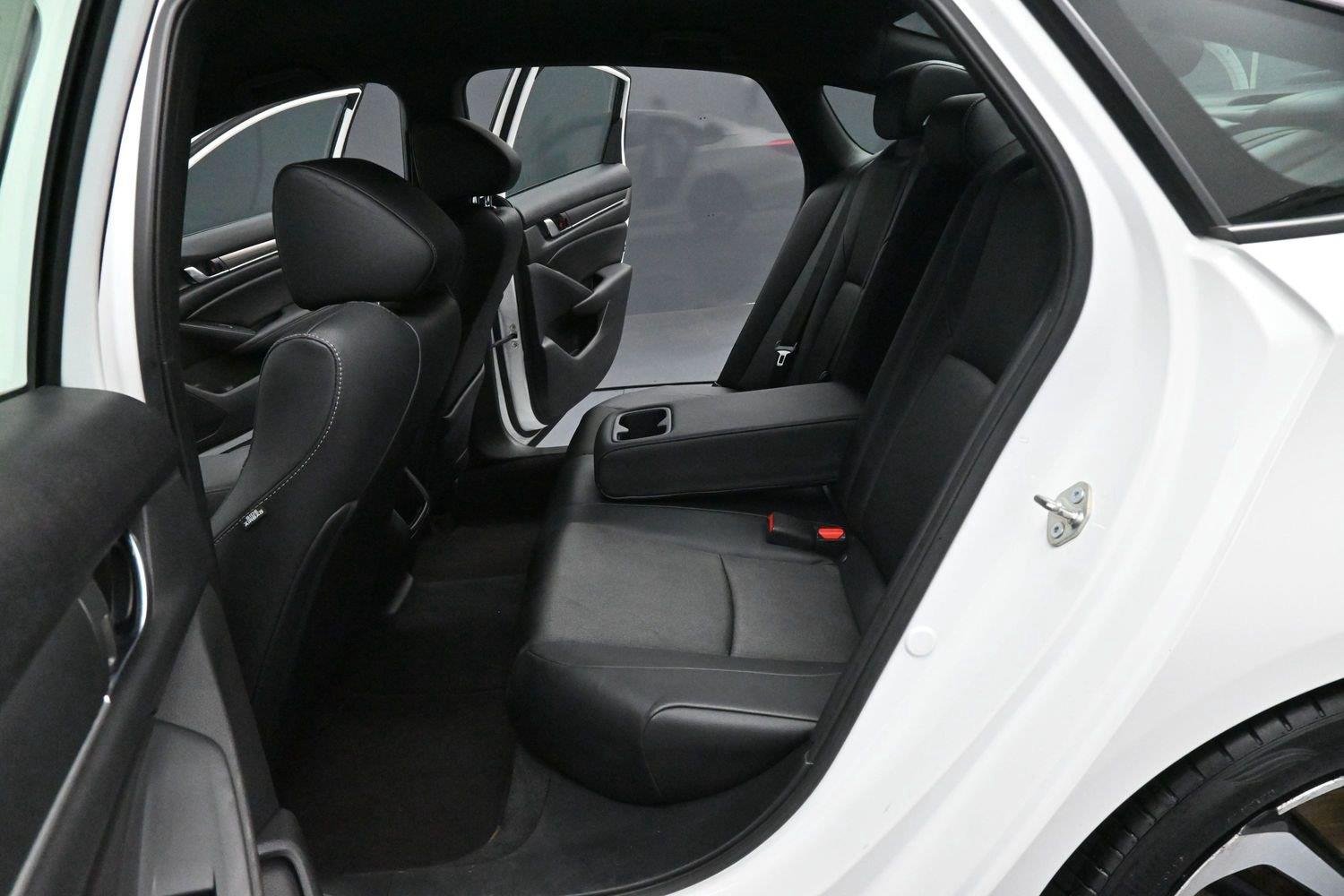 Used 2020 Platinum White Pearl Honda Sport image 28