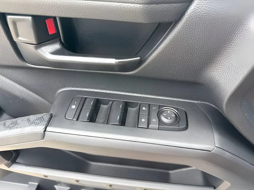 Used 2025  Toyota SR image 26
