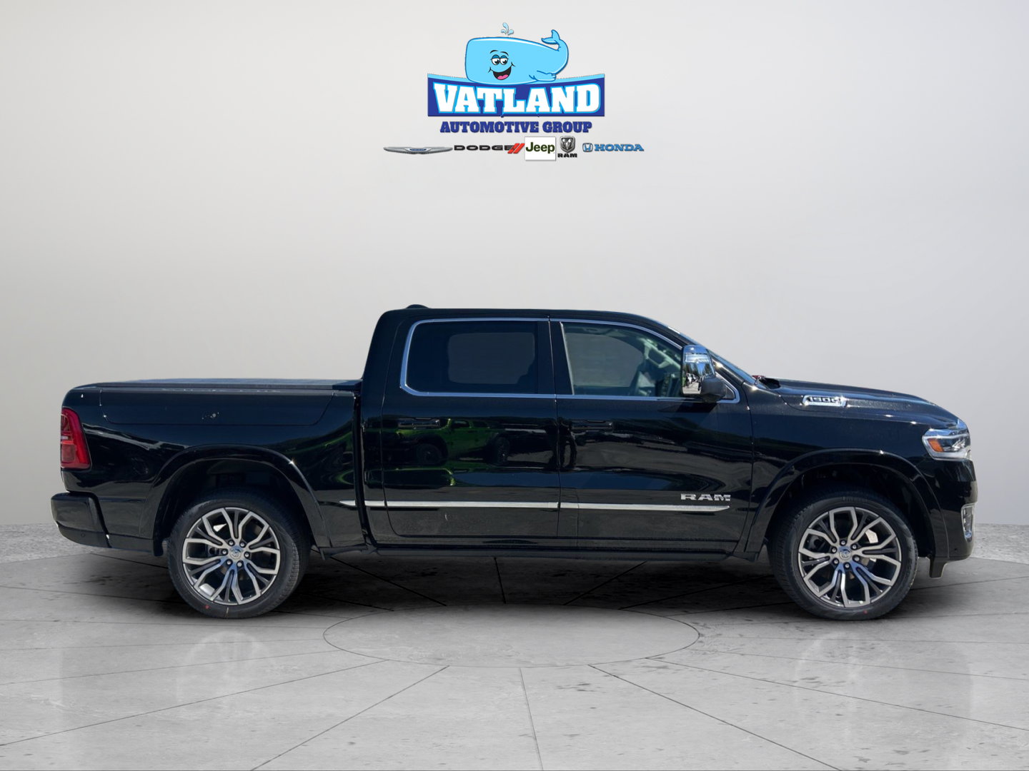 New 2026 Diamond Black Crystal Pearl-Coat Exterior Paint RAM Tungsten image 37