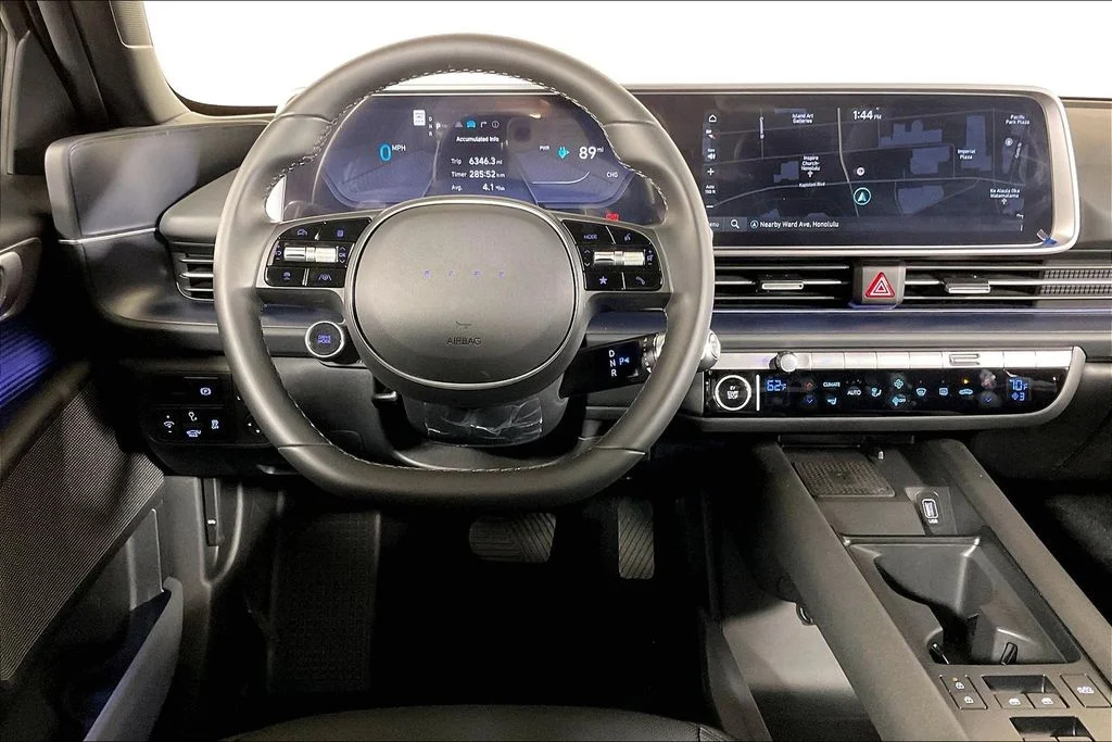 Used 2025 Blue Hyundai SEL image 4