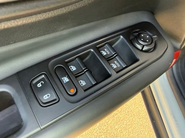 Used 2022 Alpine White Clearcoat Jeep Trailhawk image 12