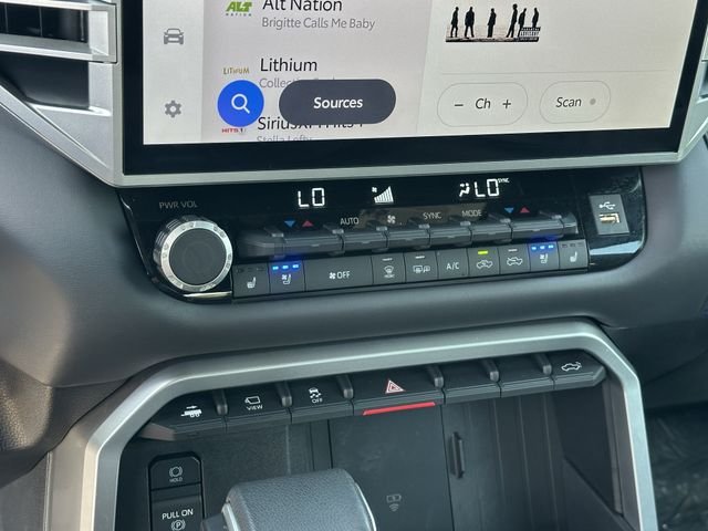 Certified Used 2025  Toyota Platinum image 18