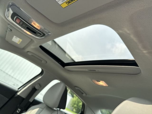 Used 2025 White Hyundai Limited image 18