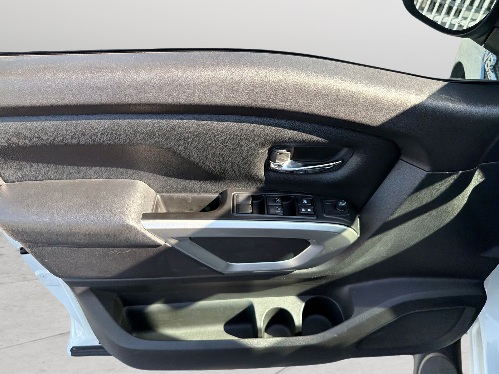 Used 2017 White Nissan SV image 21