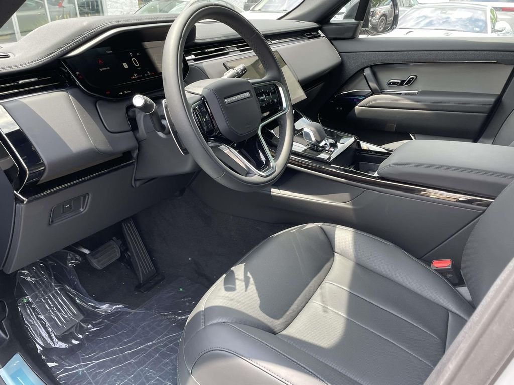 New 2026 Borasco Grey Land Rover SE image 13