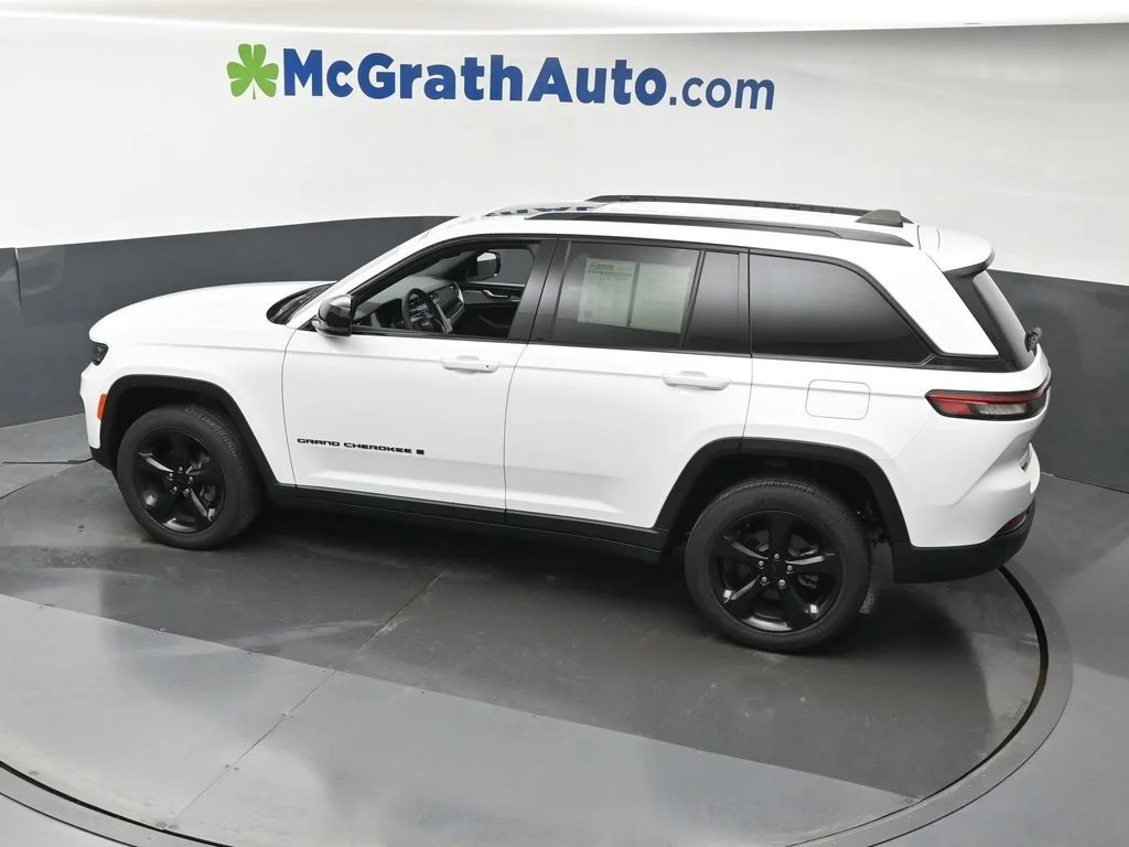 Used 2023 White Jeep Altitude X image 23
