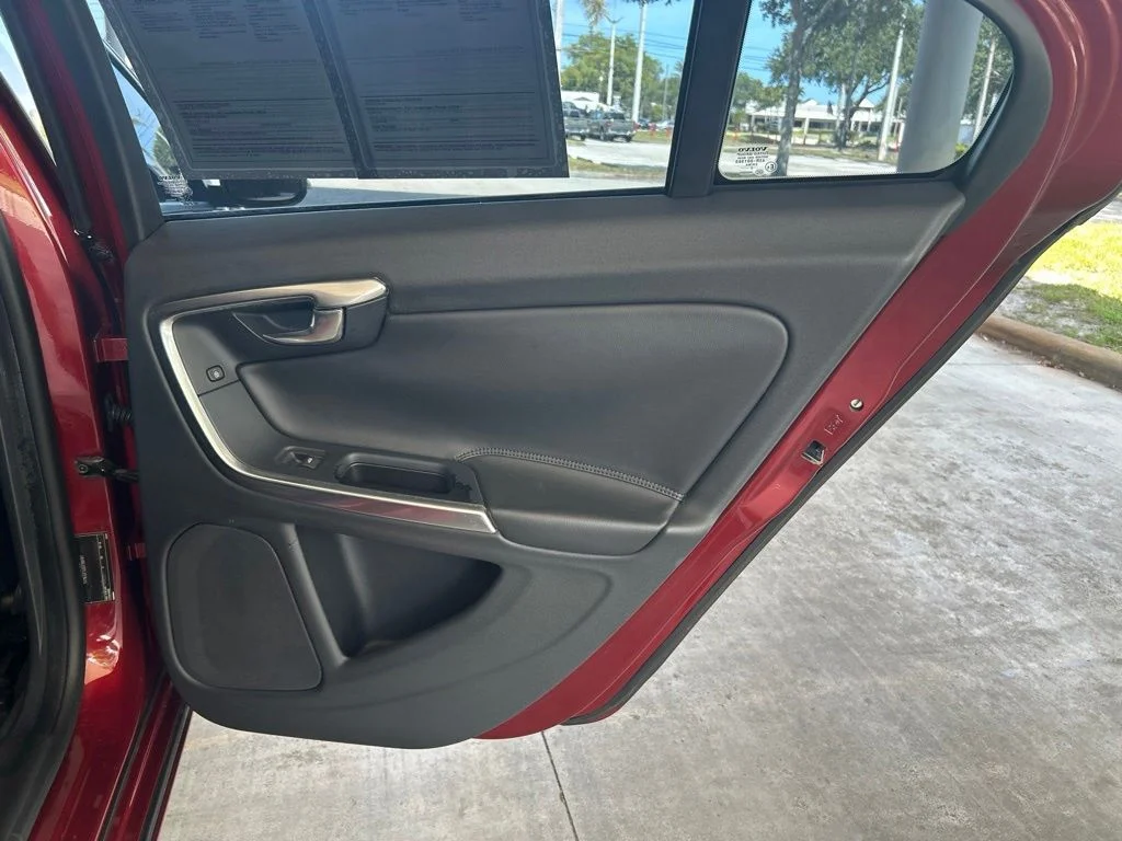 Used 2013  Volvo  image 27