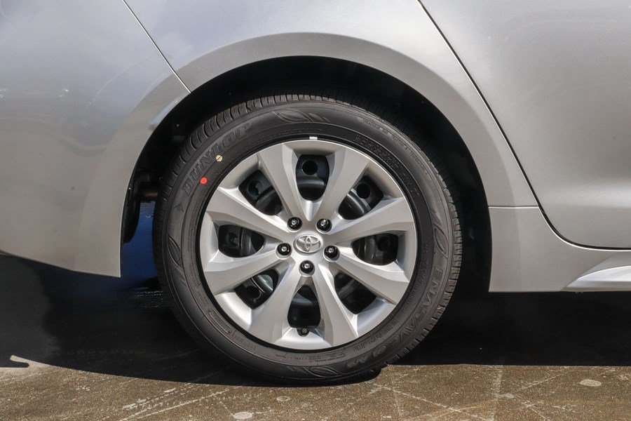 New 2027 Classic Silver Metallic Toyota LE image 11
