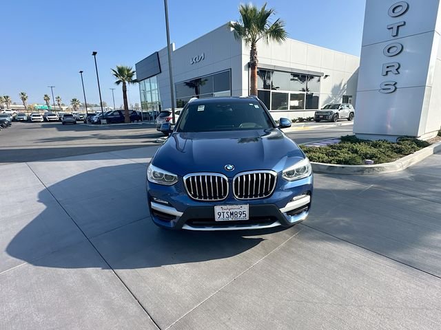 Used 2018 Blue BMW xDrive30i image 2