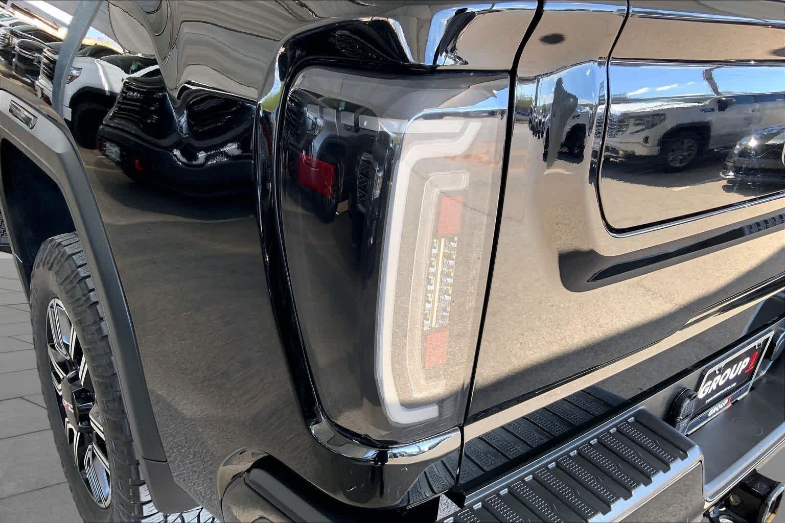 Used 2022 Onyx Black GMC AT4 image 28