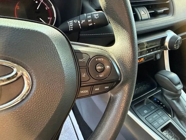 2024 Toyota RAV4 XLE - Photo 20