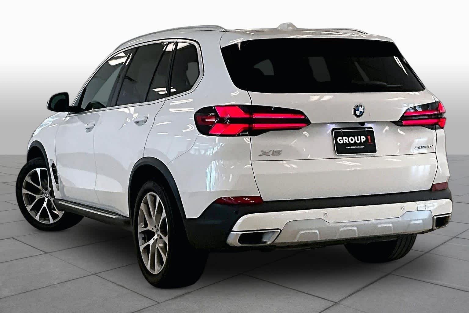 Used 2026 Alpine White BMW sDrive40i image 11