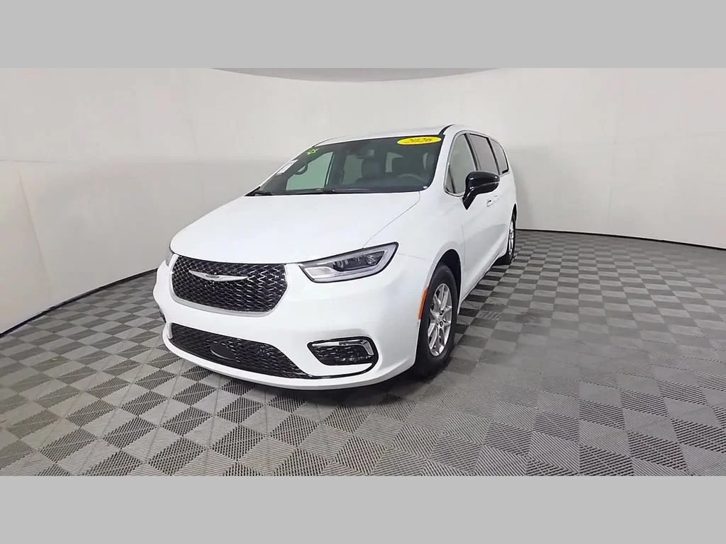 New 2026 Bright White Clear-Coat Exterior Paint Chrysler Select image 37