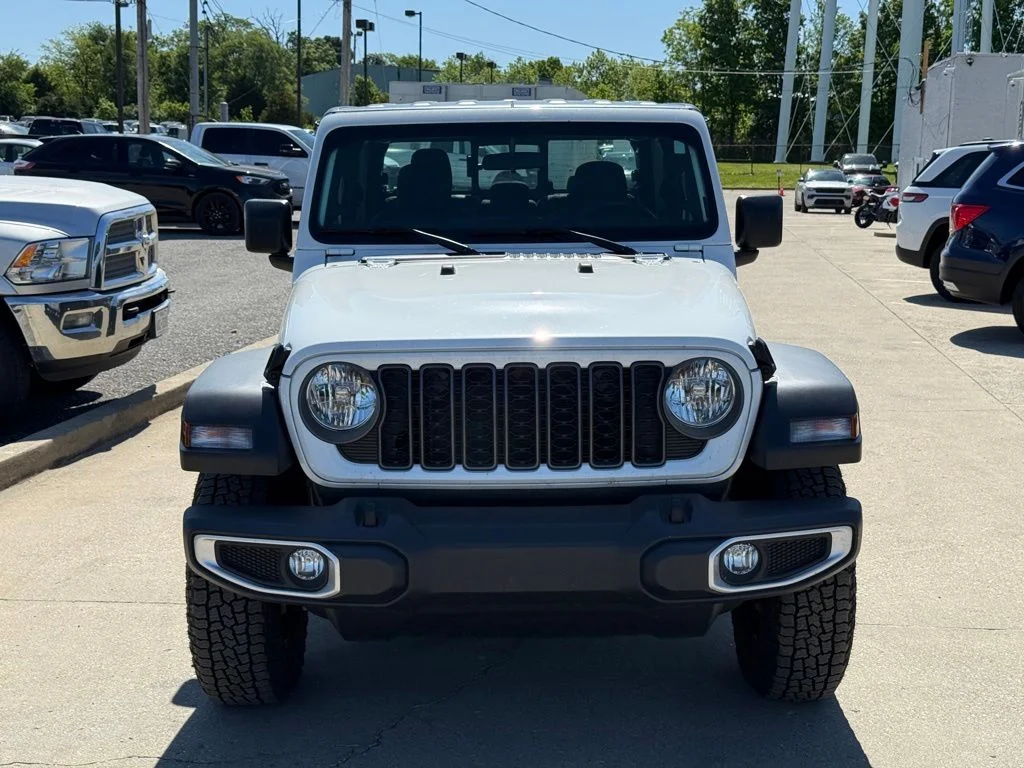 Used 2025 White Jeep Sport image 3