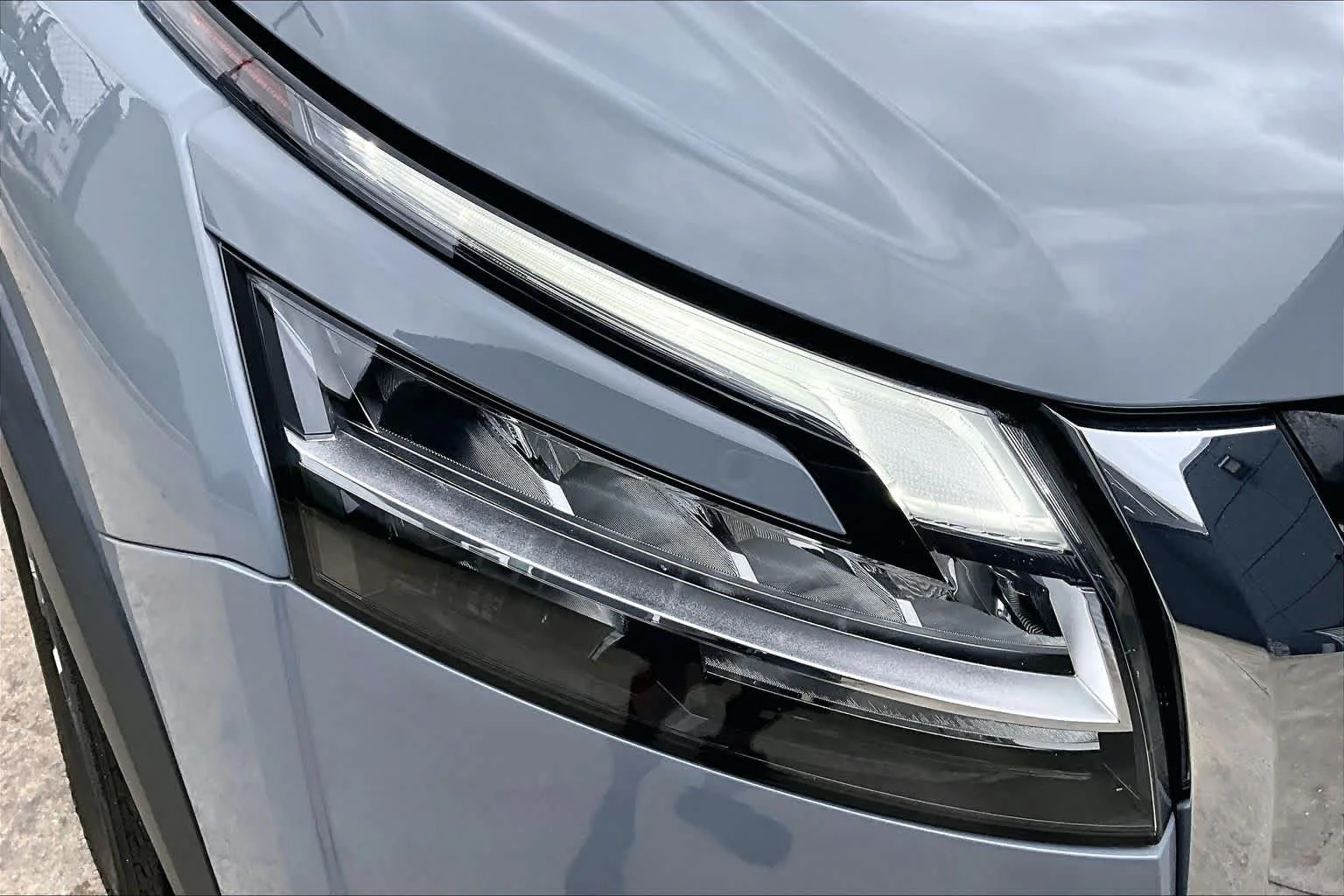 Used 2023 Solid Gray/Super Black Nissan SL image 26