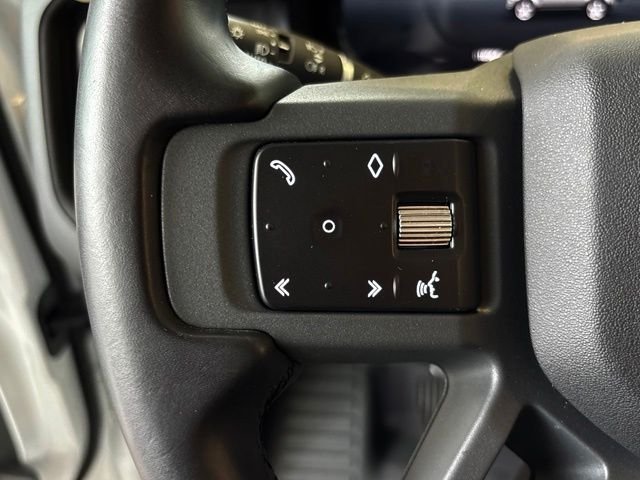 Used 2024 White Land Rover X-Dynamic SE image 28