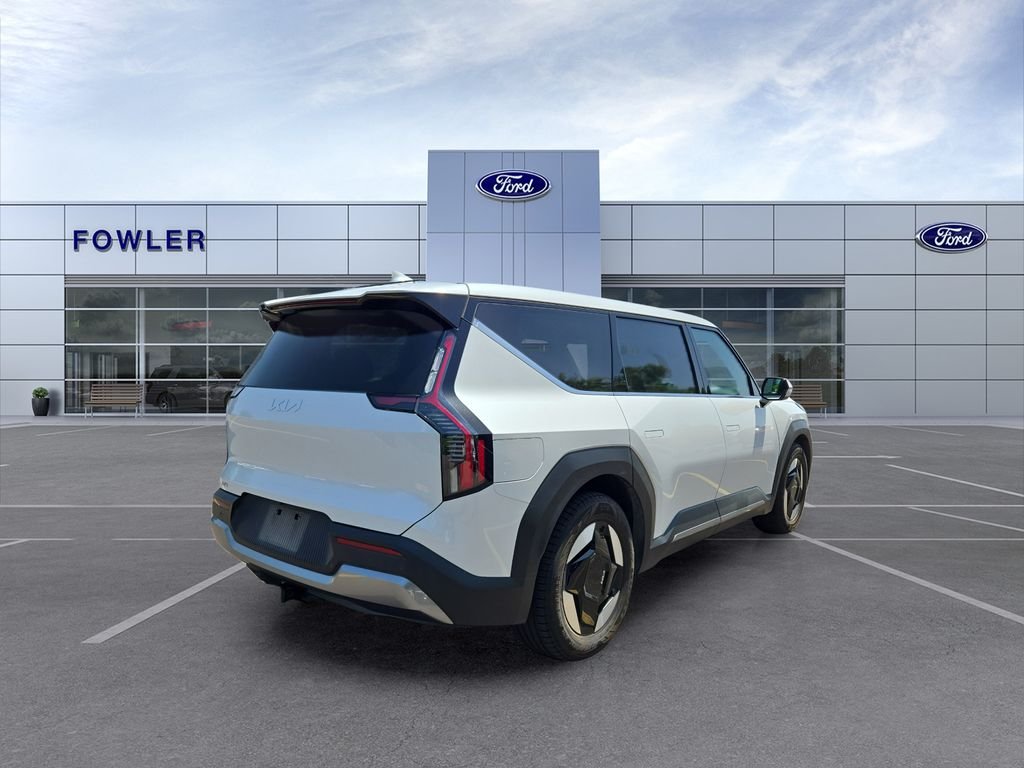 Used 2024 White Kia Light Long Range image 7