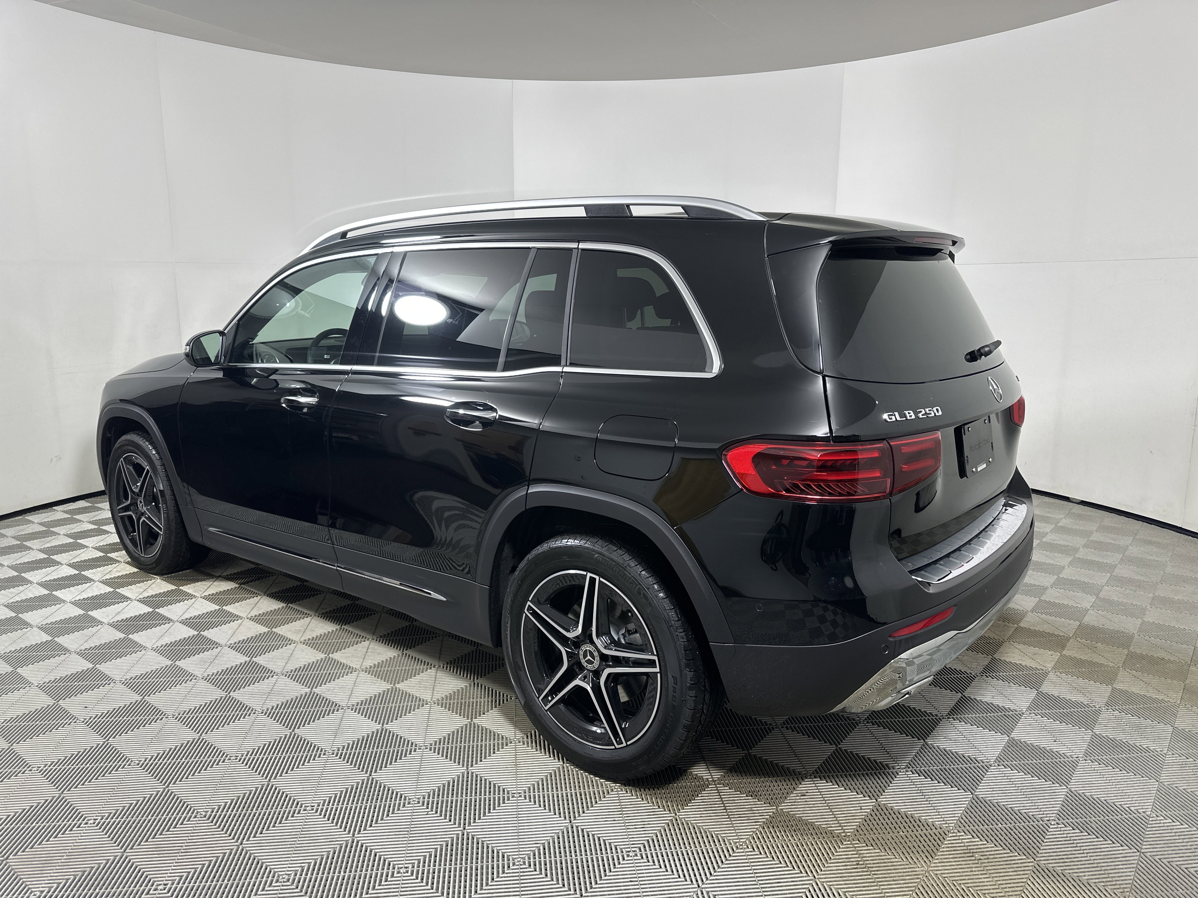 New 2026 Night Black Mercedes-Benz GLB 250 image 32