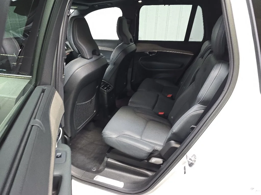 Used 2023 White Volvo Ultimate image 32