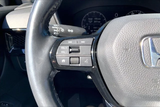 Used 2023 Silver Honda EX-L image 18