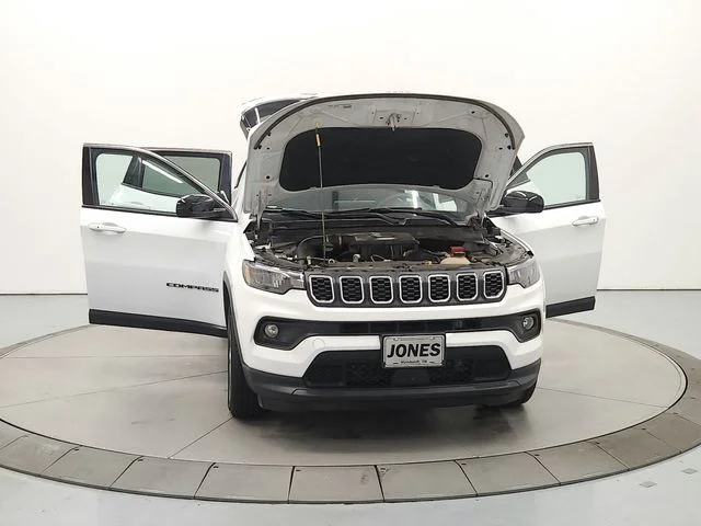 Used 2024 White Jeep Latitude image 11