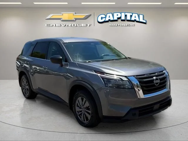 Used 2023 Gray Nissan S image 7
