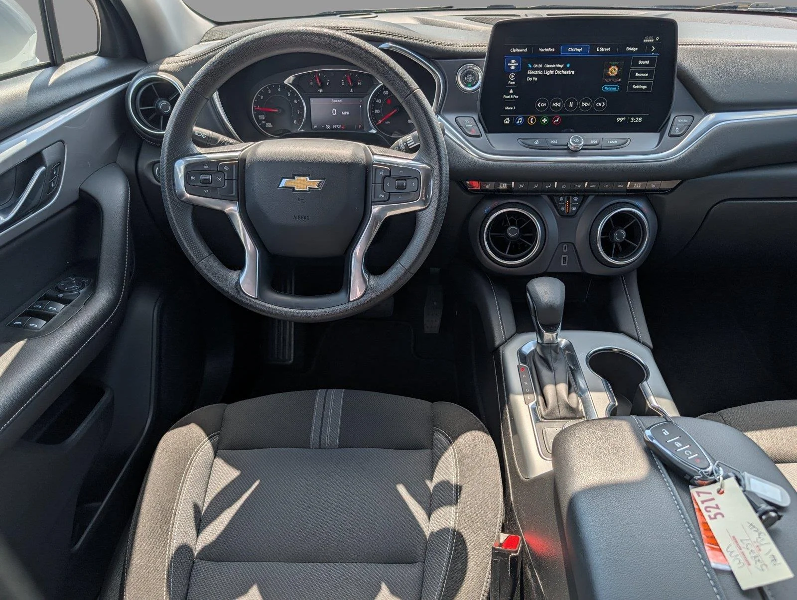 Used 2025 Summit White Chevrolet 2LT image 27