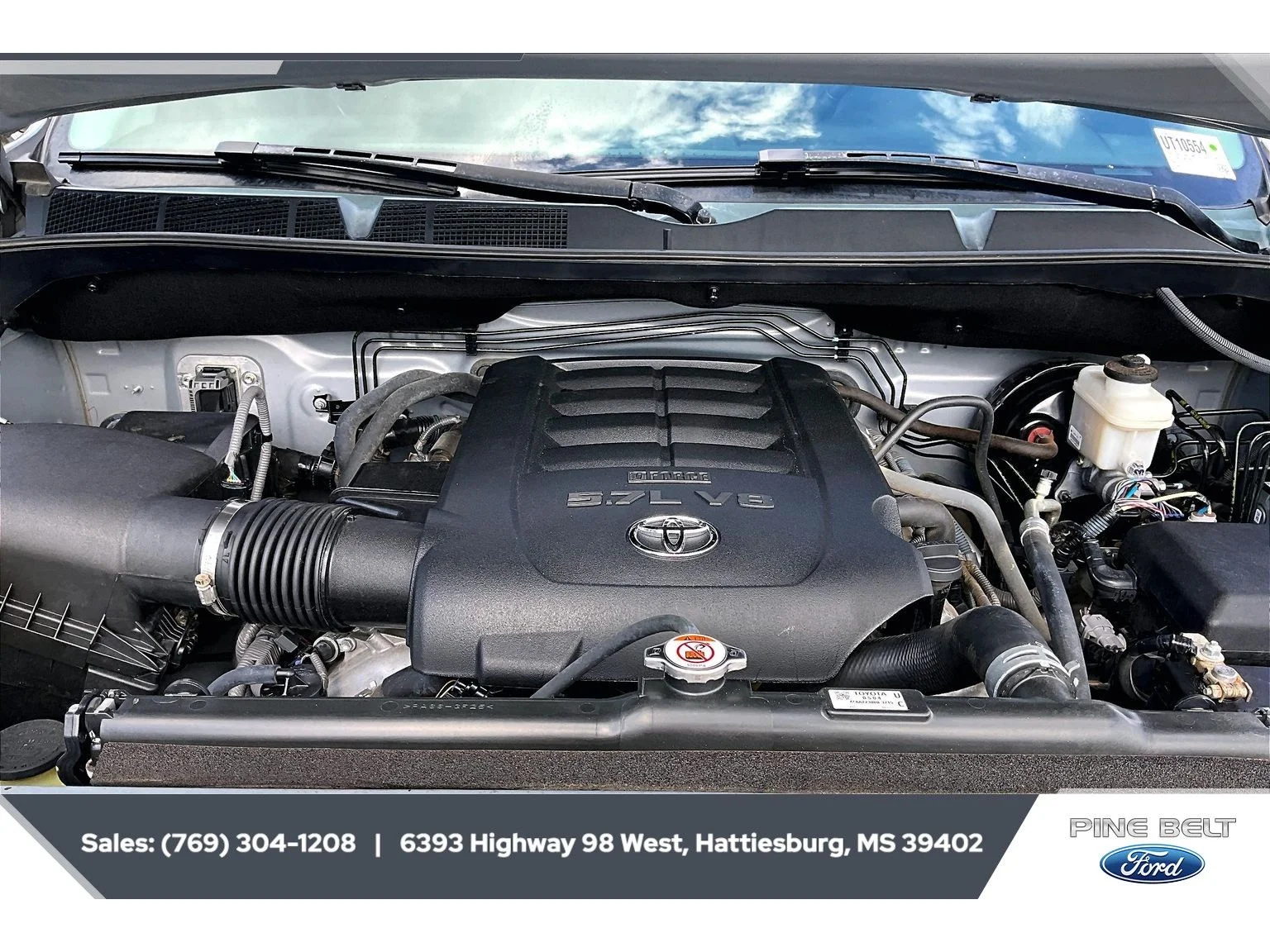 Used 2020 Cement Toyota SR5 image 8