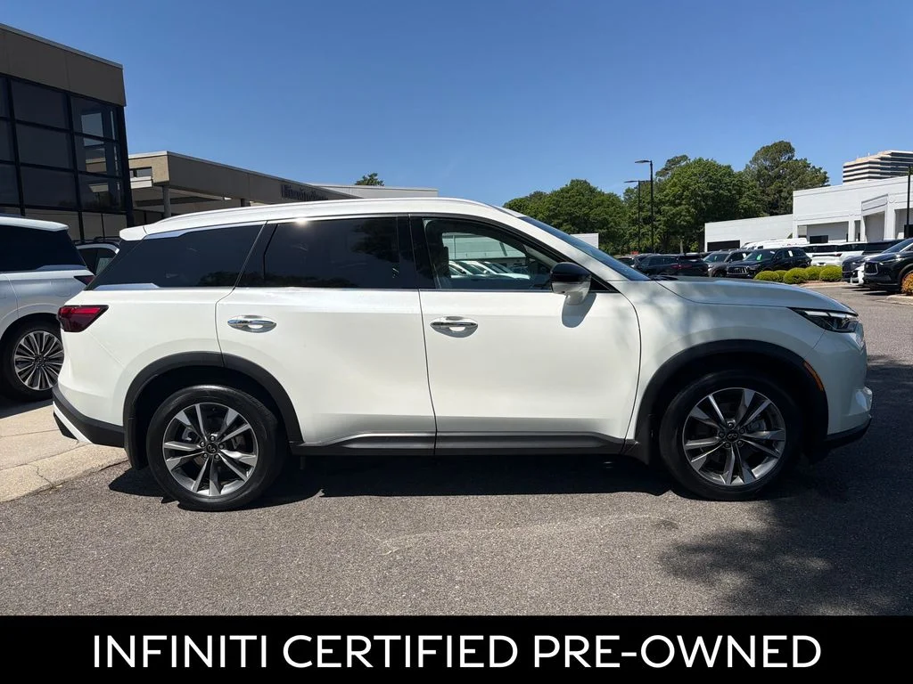 Certified Used 2023 Majestic White INFINITI LUXE image 14