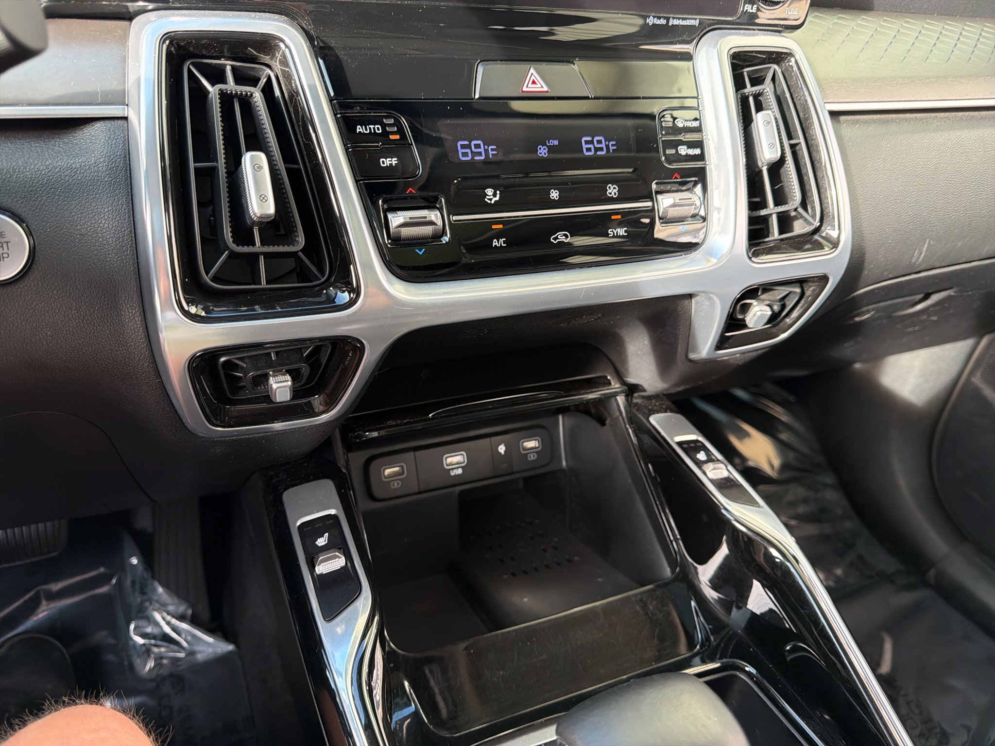 Certified Used 2023 Wolf Gray Kia SX image 24