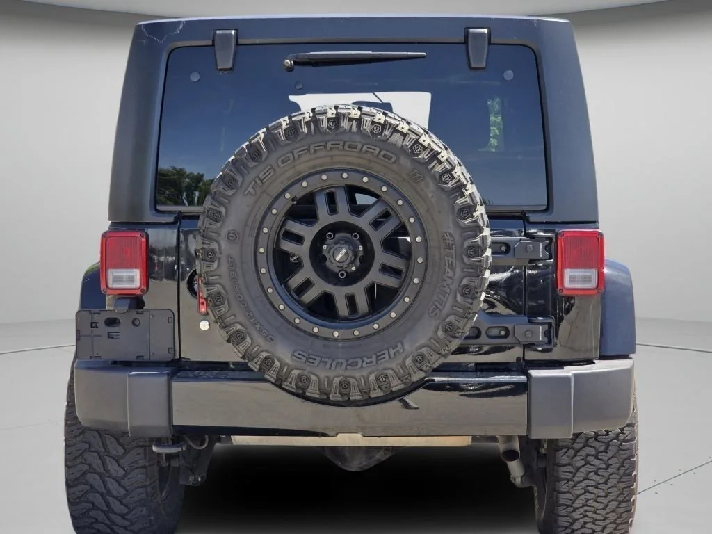 Used 2018 Black Clearcoat Jeep Sahara image 16