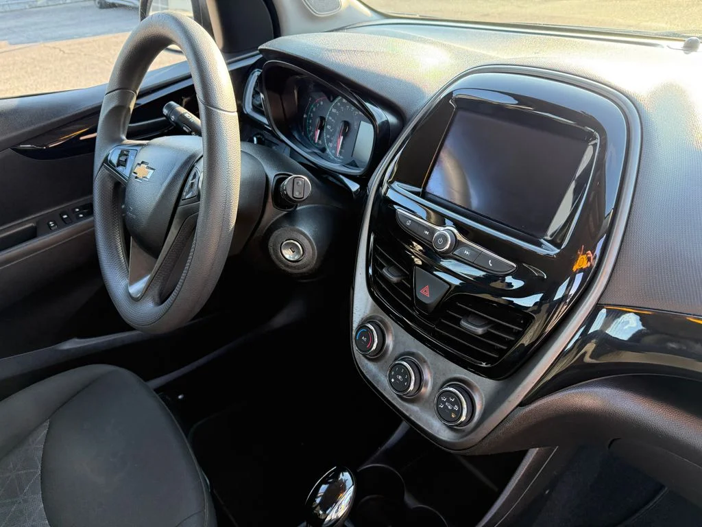 Used 2021 Gray Chevrolet 1LT image 21