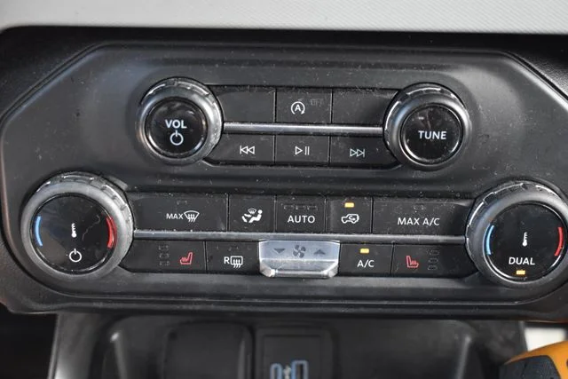 Used 2022 Gray Ford Badlands image 29