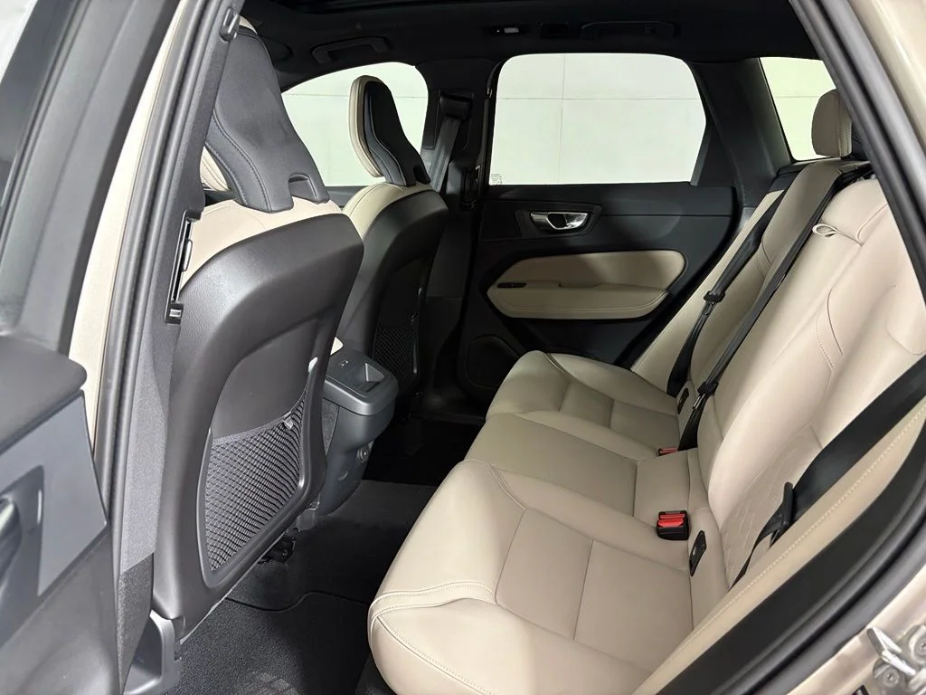 New 2026 Bright Dusk Volvo Plus image 35