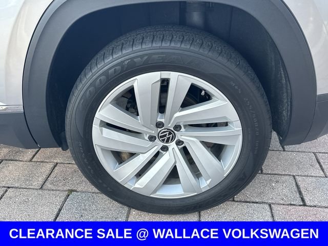 Used 2022 Silver Volkswagen 3.6L V6 SE w/Technology image 11