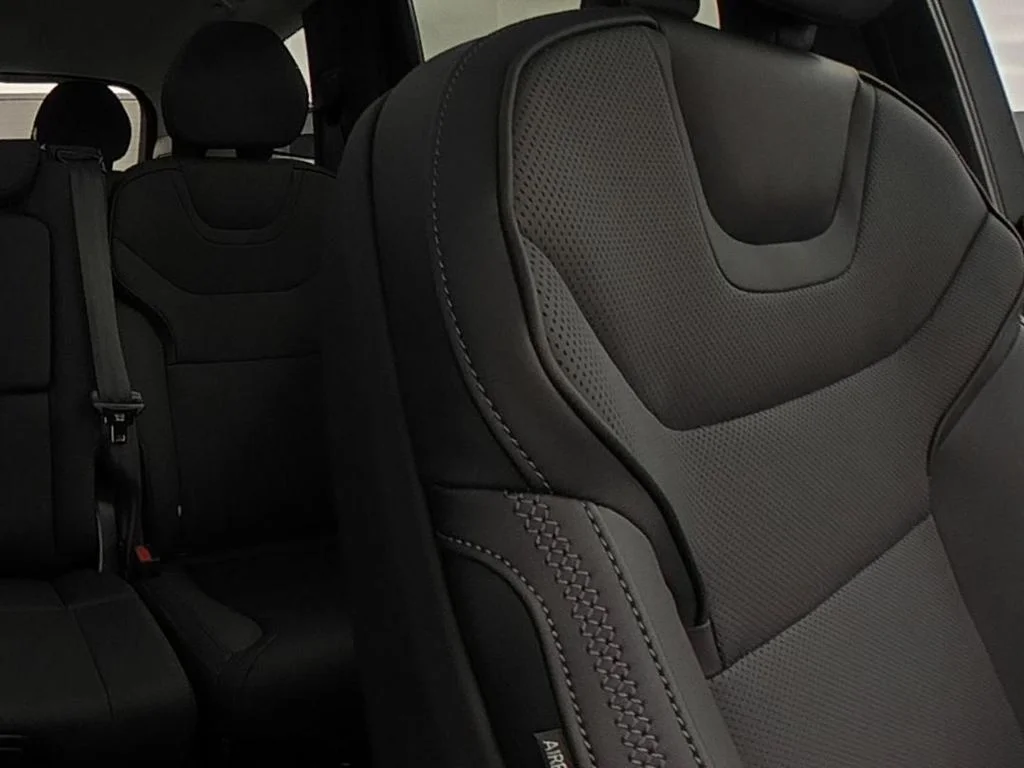 2025 Volvo EX90 Plus - Photo 31