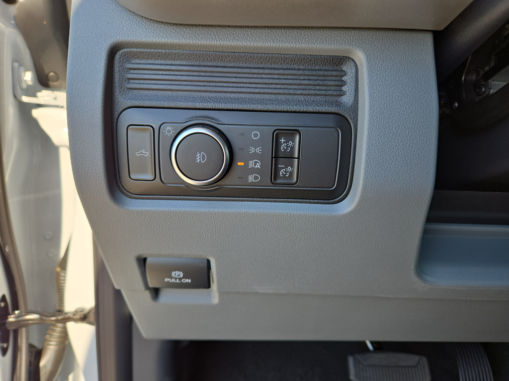 New 2026 Oxford White Ford F-350® XL image 15