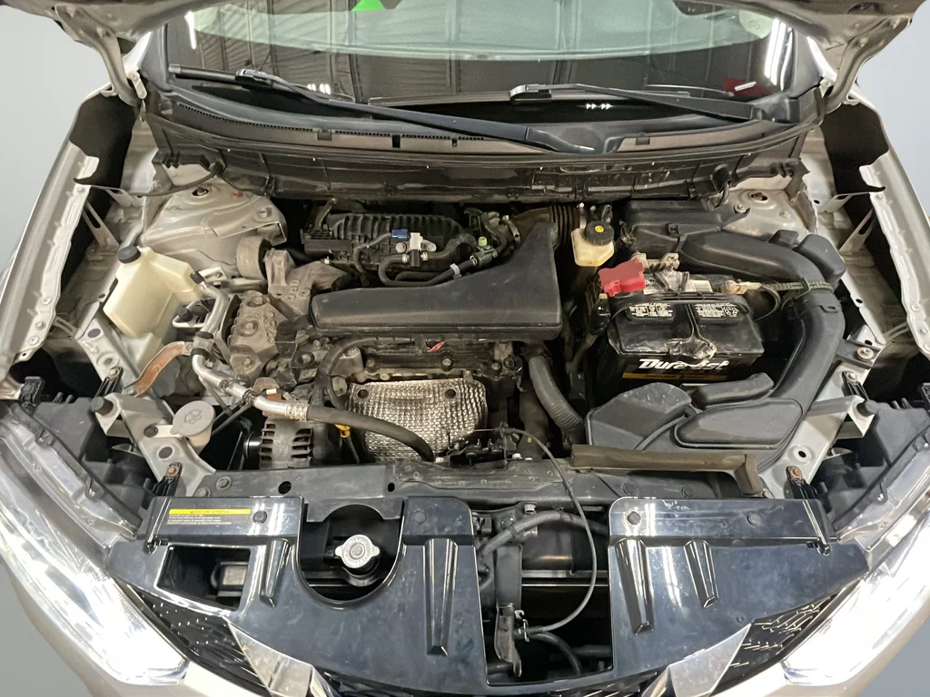 Used 2015 Silver Nissan SV image 40