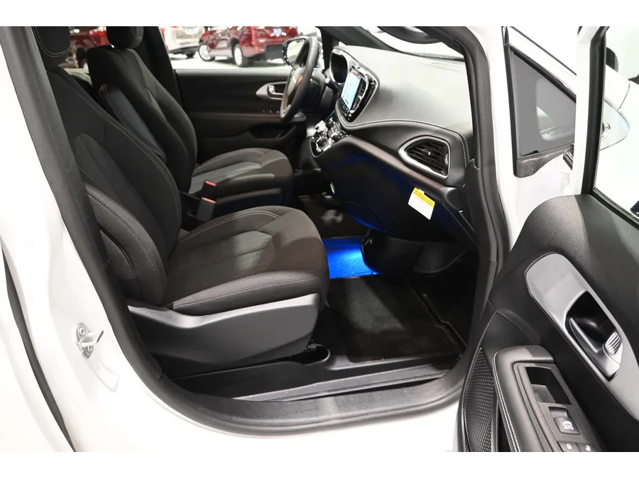 2024 Chrysler Pacifica Touring - Photo 15