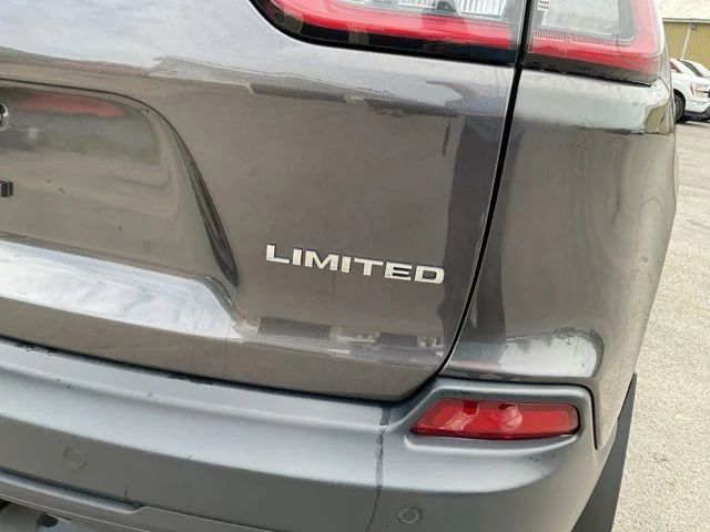 Used 2020 Gray Jeep Limited image 25