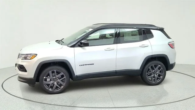 New 2026 Silver Zynith Metallic Clear-Coat Exterior Paint Jeep Limited image 6
