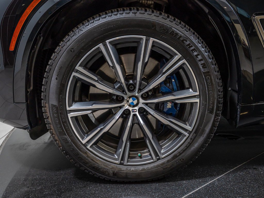 Used 2020 Black Sapphire Metallic BMW M50i image 13