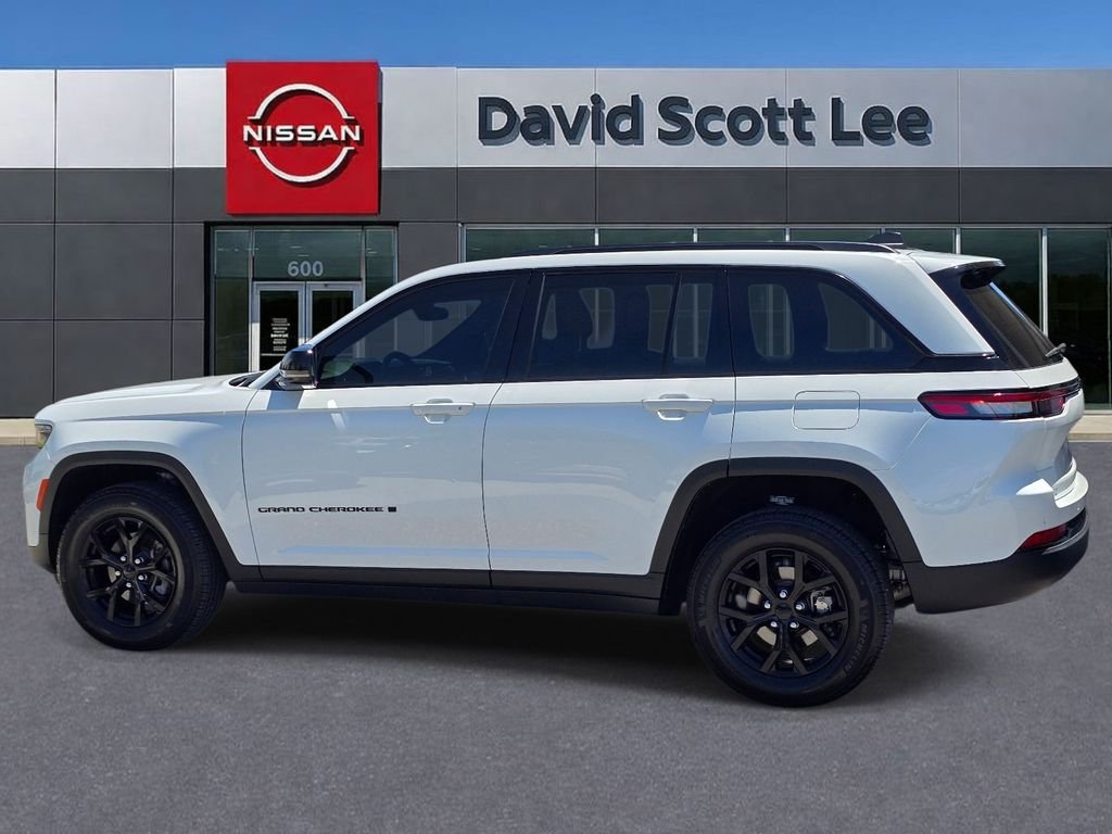 Used 2025 White Jeep Altitude X image 10