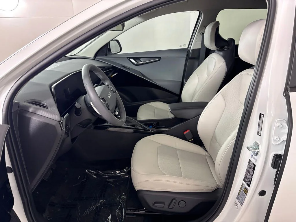 New 2026 Snow White Pearl Kia EX image 23