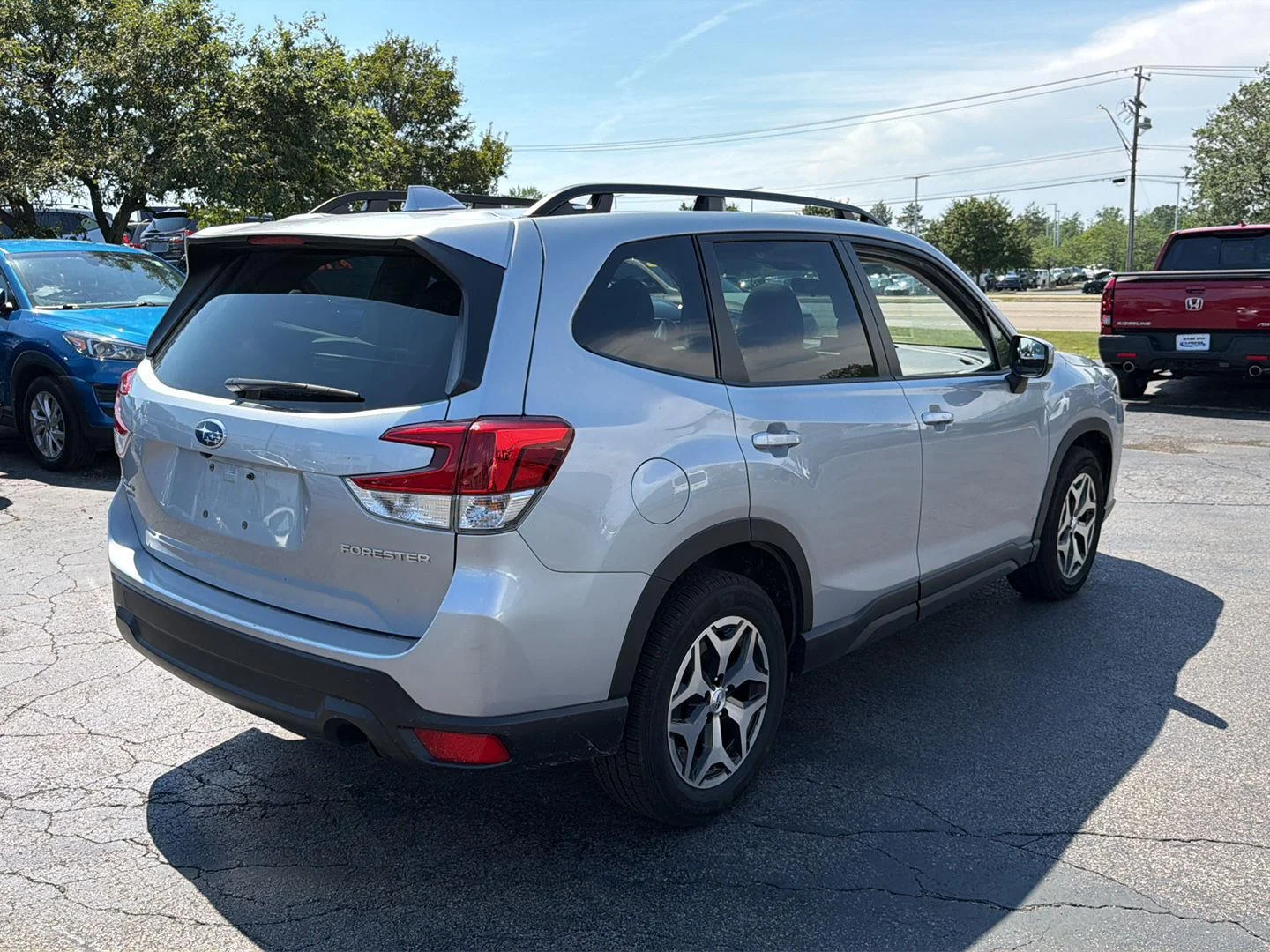 Used 2023 Ice Silver Metallic Subaru Premium image 3