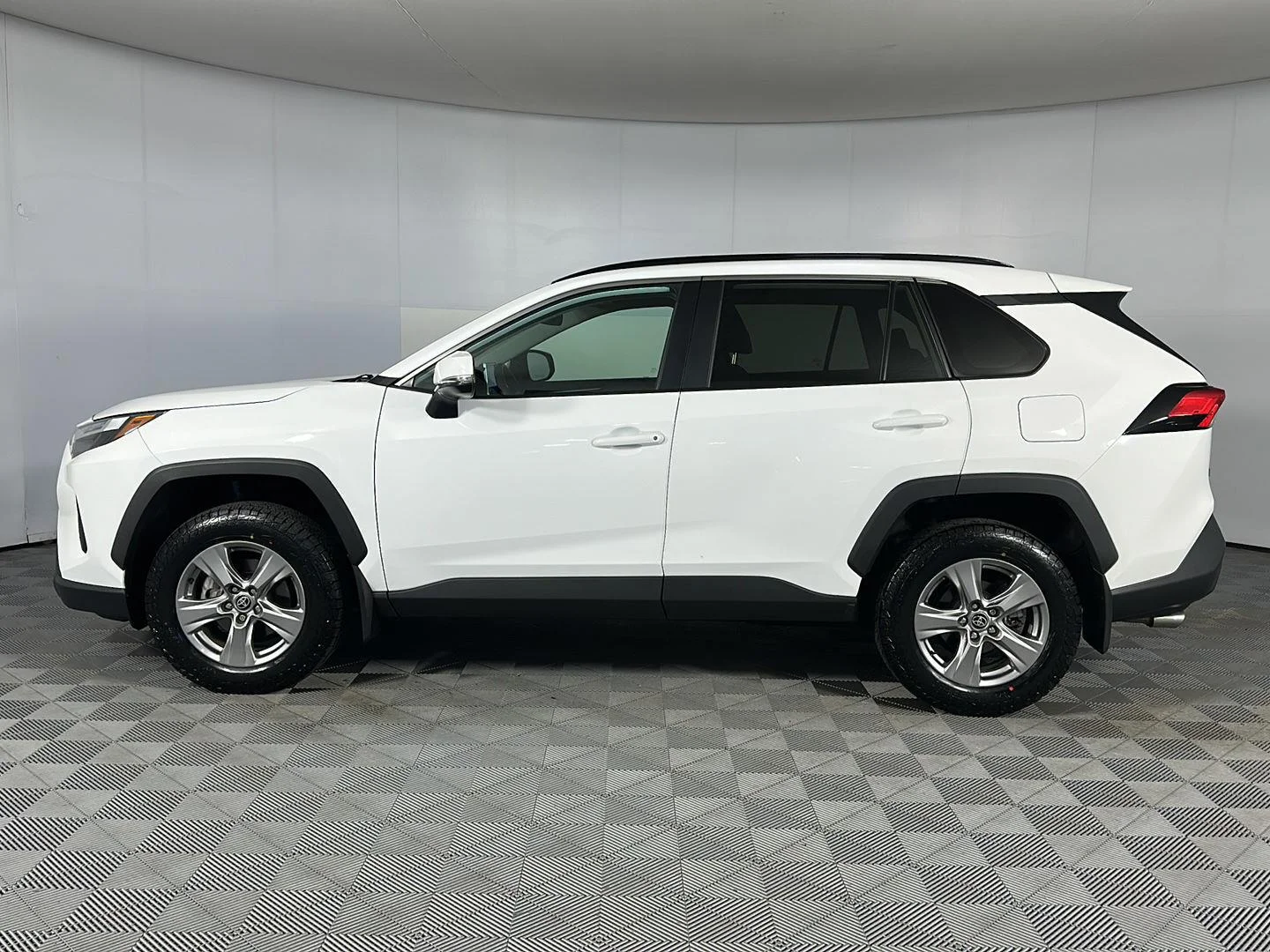 Used 2024 Ice Cap Toyota XLE image 4